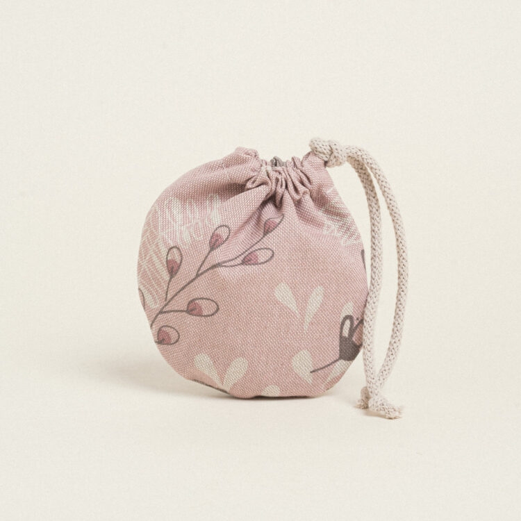 Beauty Home ΠΟΥΓΚΙ ΟΒΑΛ ΜΕ ΚΟΡΔΟΝΙ 13 x 14 cm ΣΑΠΙΟ ΜΗΛΟ BOTANIC ART