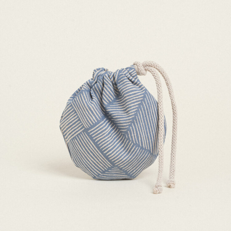 Beauty Home ΠΟΥΓΚΙ ΟΒΑΛ ΜΕ ΚΟΡΔΟΝΙ 13 x 14 cm ΔΙΑΓΩΝΙΕΣ ΓΡΑΜΜΕΣ ΜΠΛΕ