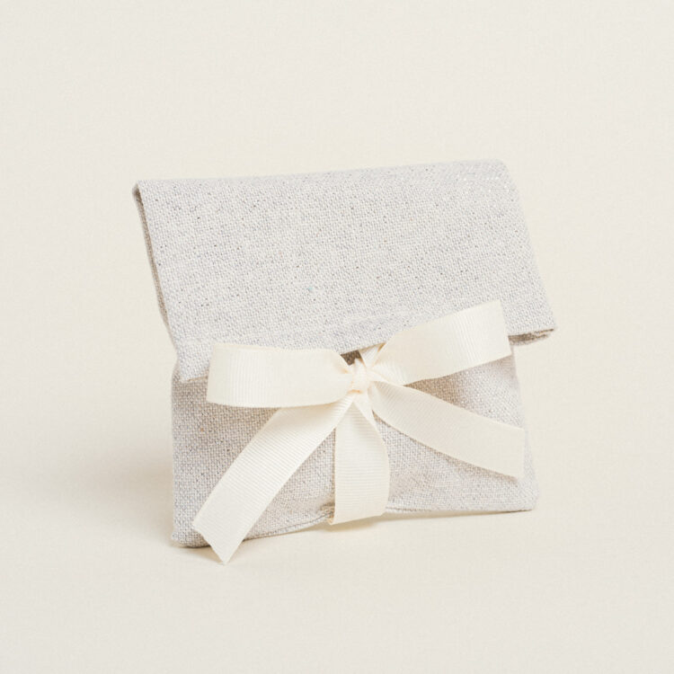 Beauty Home ΠΟΥΓΚΙ ΜΕ ΚΟΡΔΕΛΑ 12 x 17 cm ΓΚΡΙ ΑΣΗΜΙ LUREX