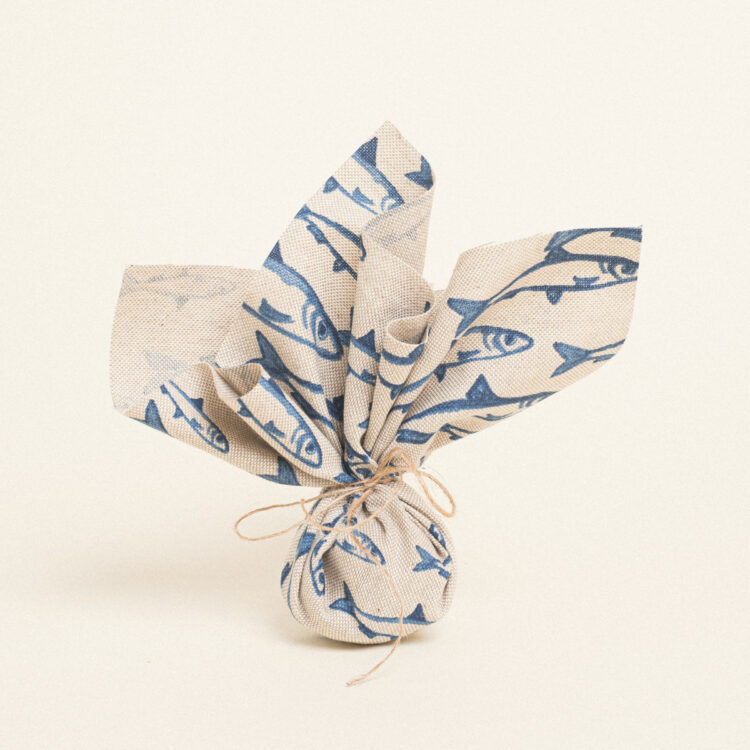 Beauty Home ΜΑΝΤΗΛΙ 27 x 27 cm  ΨΑΡΙΑ ΜΕ ΟΨΗ ΖΩΓΡΑΦΙΣΜΕΝΑ ΣΤΟ ΧΕΡΙ 140 CM